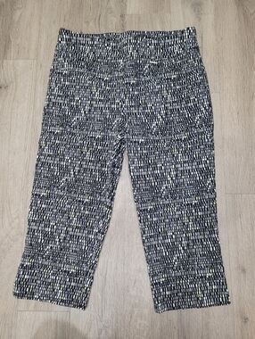 2/$20 Modes Crystal Cropped Pants Size: 28W